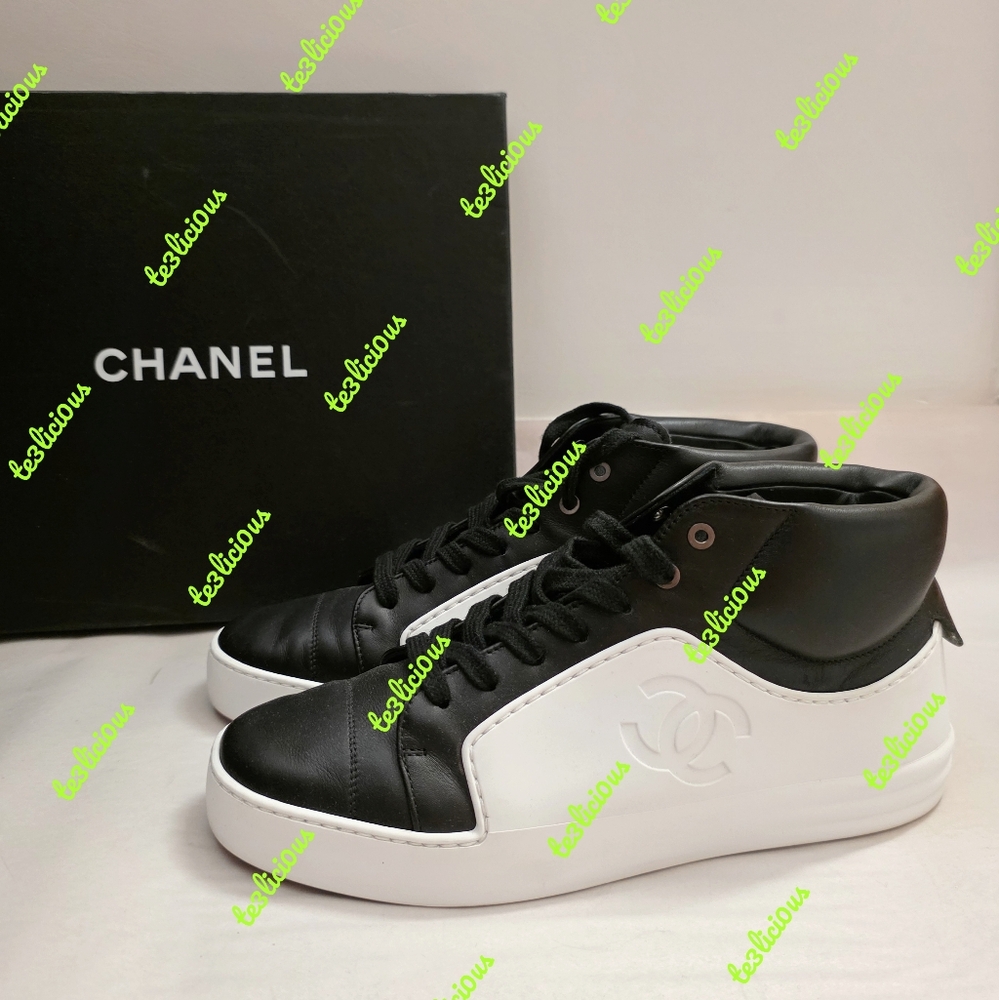 CHANEL 17S INTERLOCKING CC HIGH TOP BLACK WHITE SNEAKER 38.5 *PRE-OWNED*